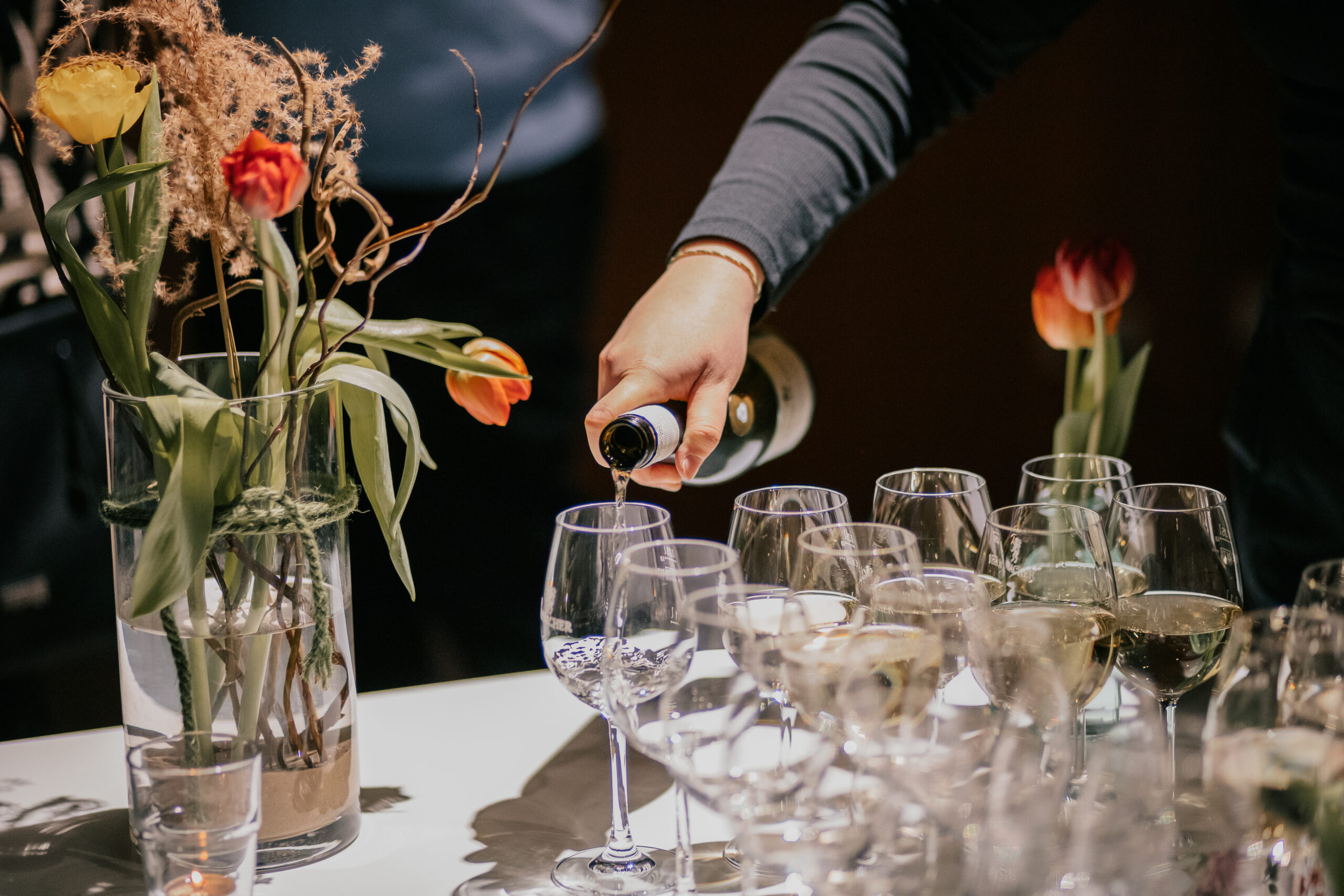 Netzwerkabend – Sekt wird eingeschenkt